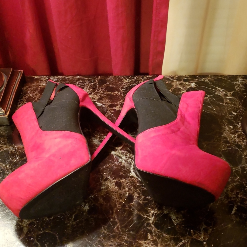 SHOES - Picture 4 of 7